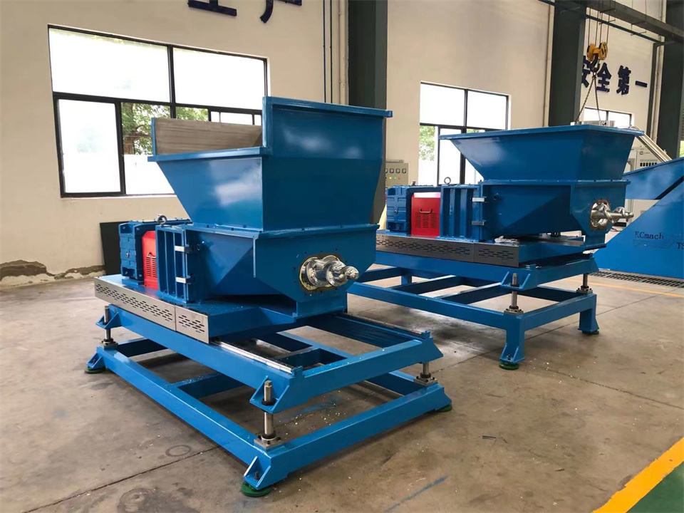 錐雙喂料機(jī)，仿佛是賽車(chē)隊(duì)的秘密武器，能夠在比賽中幫助賽車(chē)手們更好地發(fā)揮出車(chē)輛的性能。